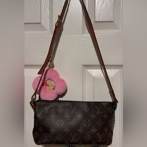100% Authentic! Louis Vuitton M51240 LV Monogram Trotter Bag - adjustable strap!